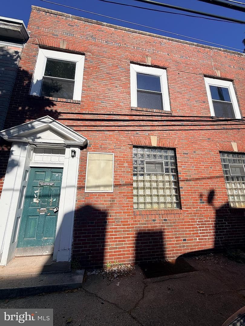 226 Orange St Reading, PA 19602 - Thumbnail 3