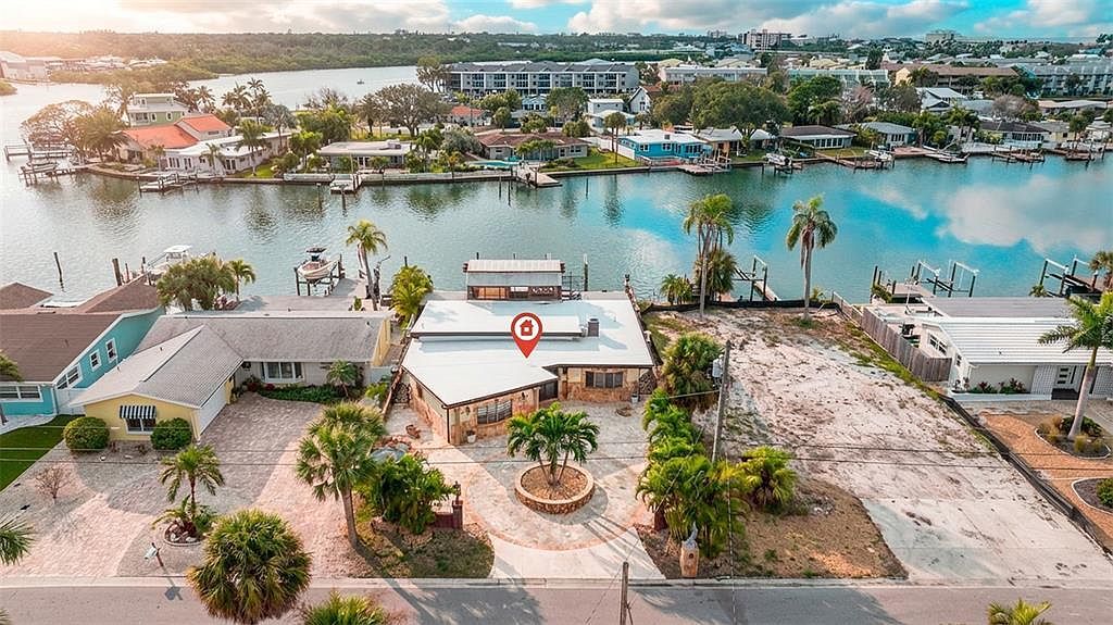 357 La Hacienda Dr Indian Rocks Beach, FL 33785 - Thumbnail 3