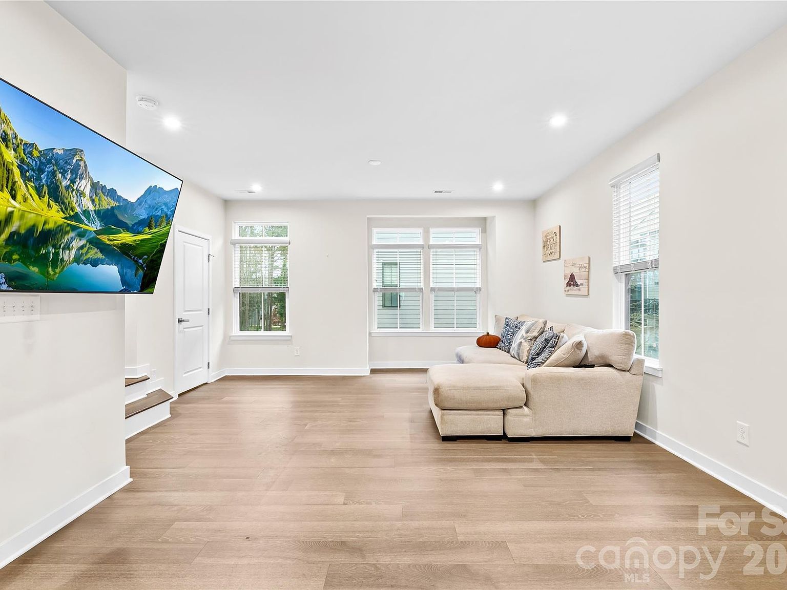 563 Nantahala Dr Charlotte, NC 28211 - Thumbnail 3