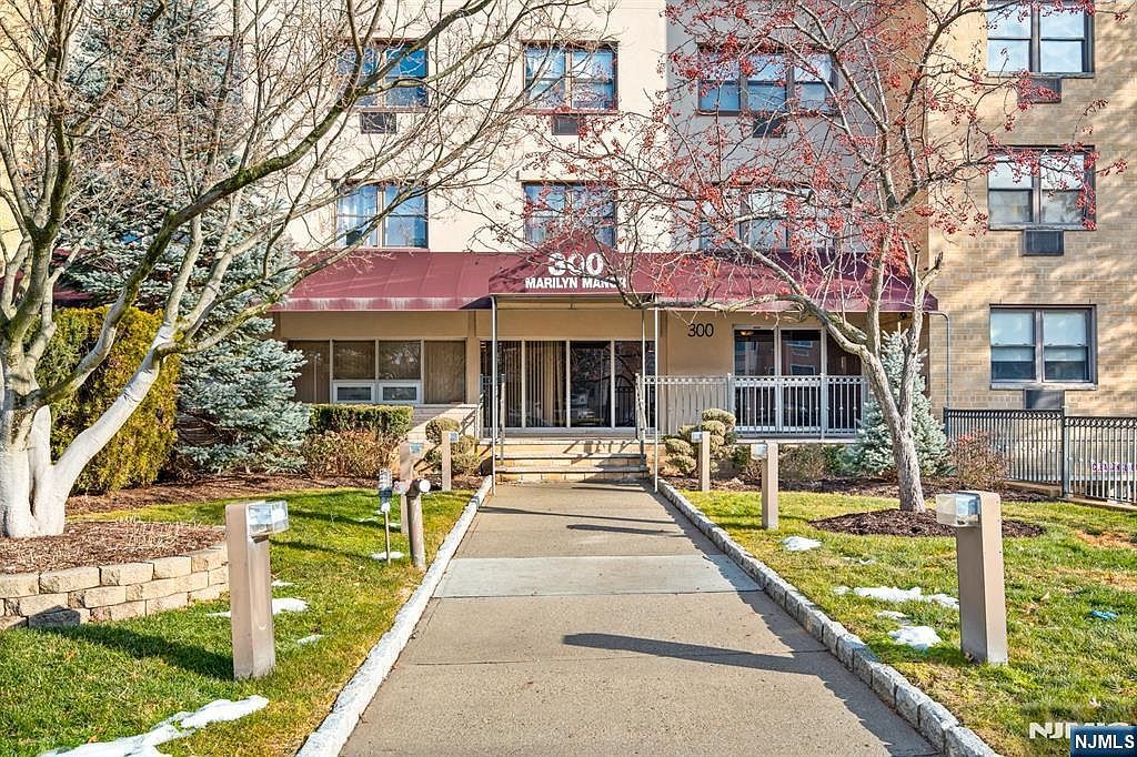 300 Lookout Ave APT C4 Hackensack, NJ 07601 - Thumbnail 3
