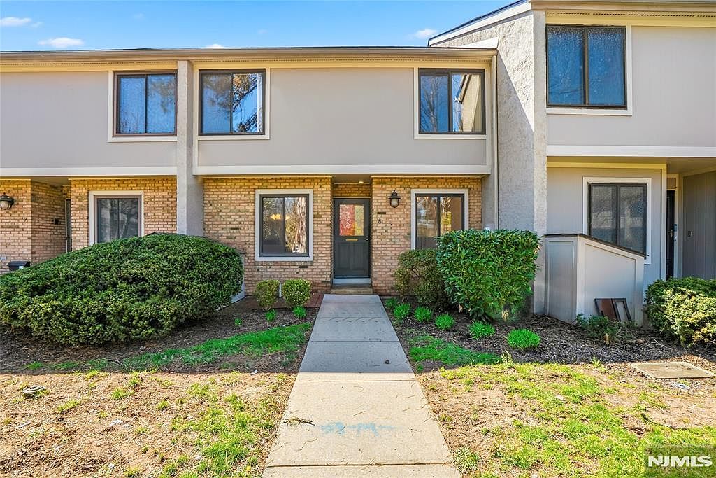 8 Irongate #202 Metuchen, NJ 08840 - Thumbnail 3