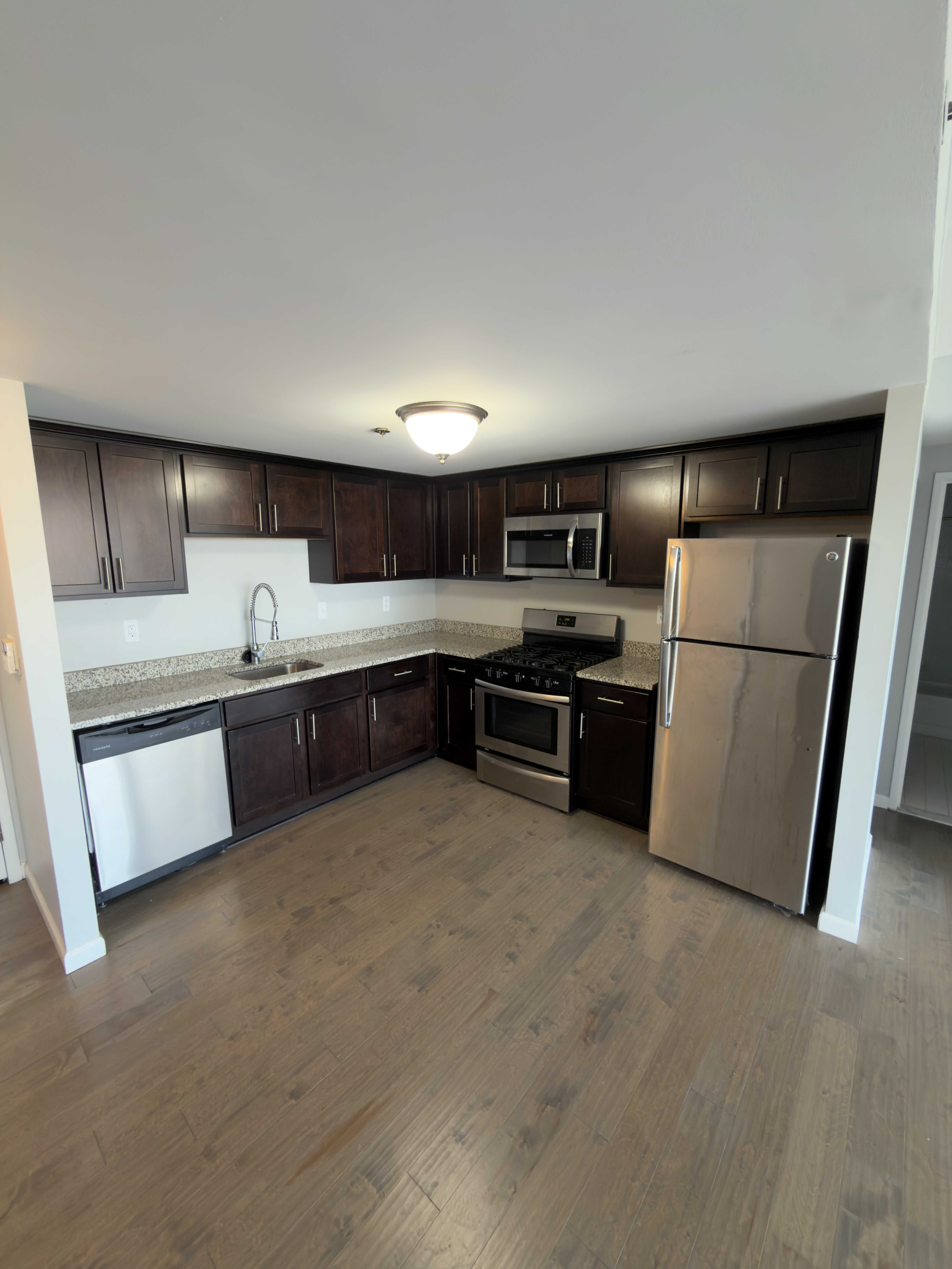 250 E Harbortown Dr unit 3, Detroit, MI, USA, 48207 - Thumbnail 3