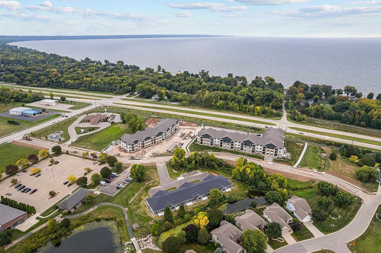 3026 Community Way Menasha, WI 54952 - Thumbnail 3