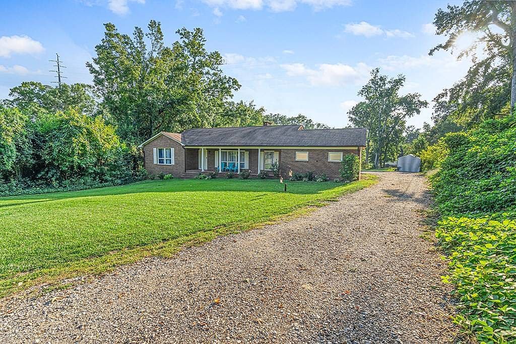 102 Forest Dr E Greenwood, SC 29646 - Thumbnail 3