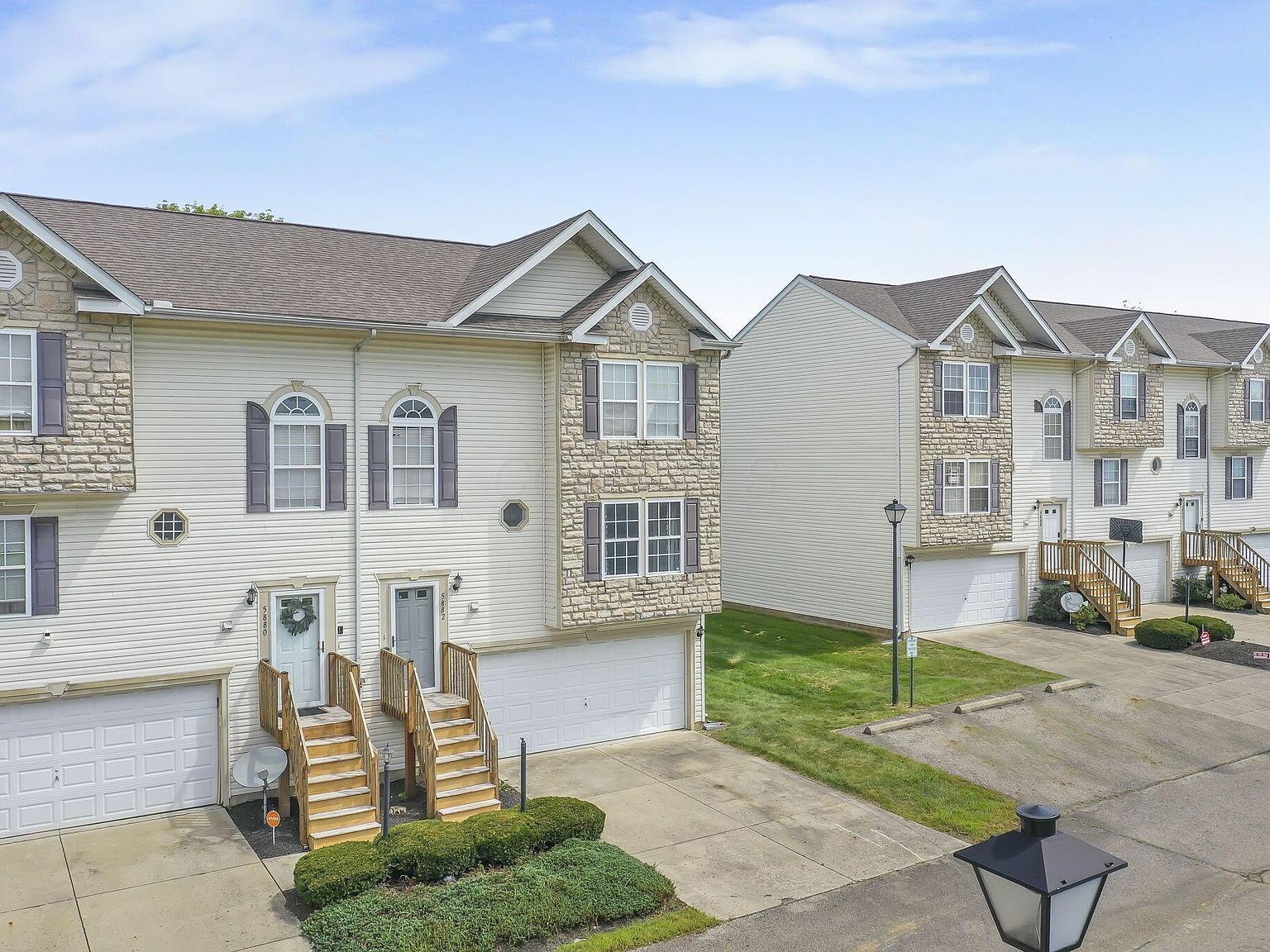 5882 Abernathy Ln #5882F Columbus, OH 43232 - Thumbnail 3