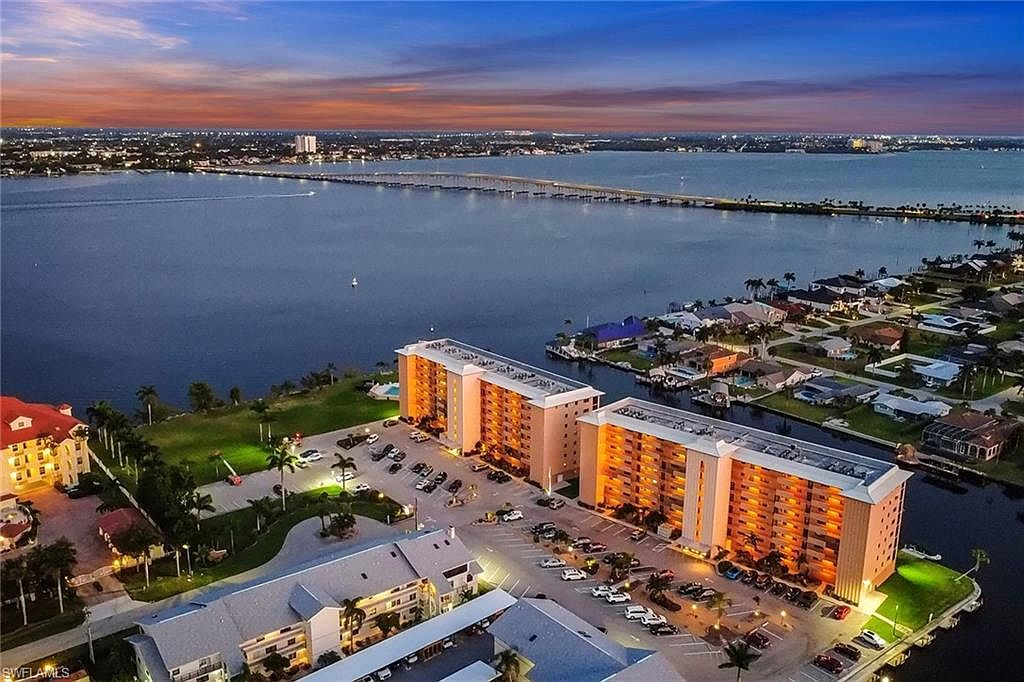 4260 SE 20th Pl APT 402 Cape Coral, FL 33904 - Thumbnail 3