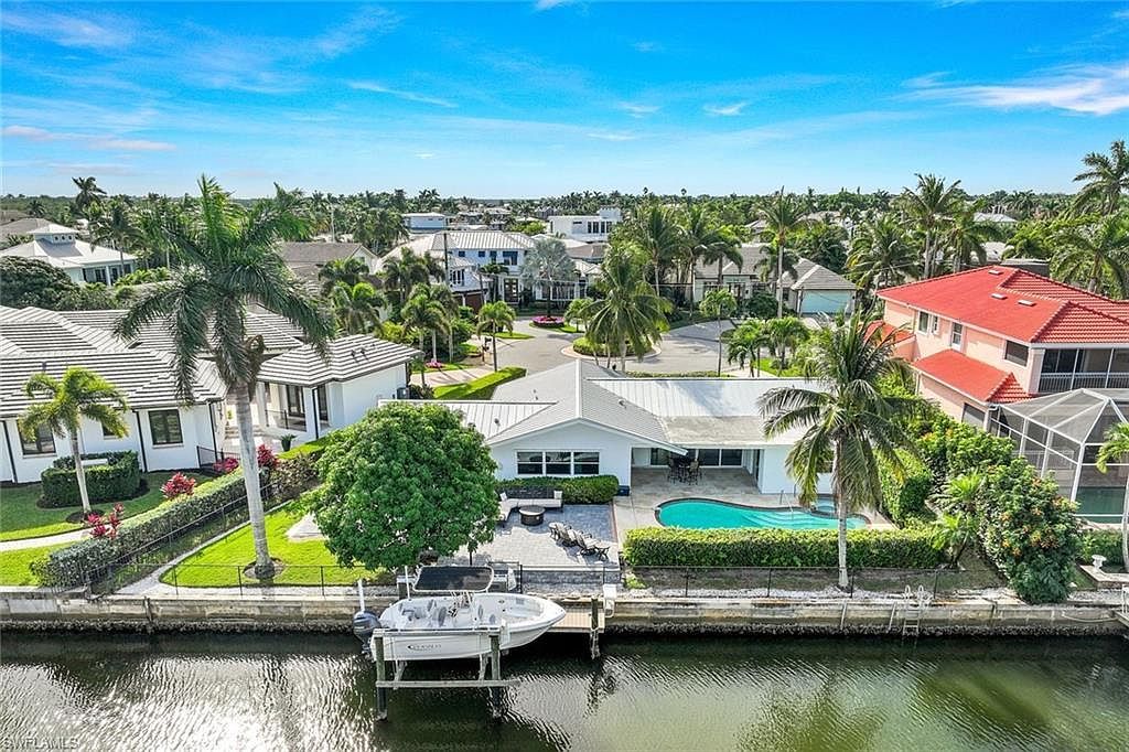 1250 Tuna Ct Naples, FL 34102 - Thumbnail 3
