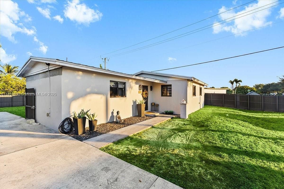 17121 NW 82nd Ave Hialeah, FL 33015 - Thumbnail 3