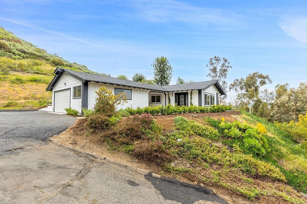 3346 Laurashawn Ln Escondido, CA 92026 - Thumbnail 3
