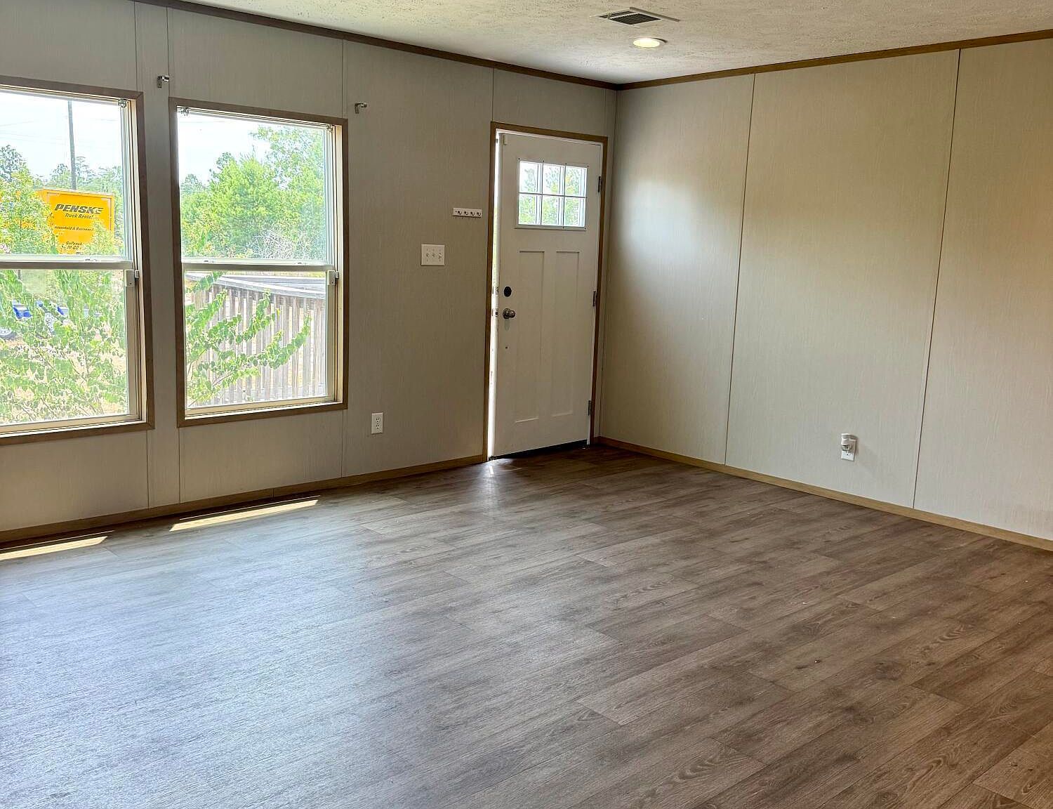 3776 S Us Highway 301 Jesup, GA 31546 - Thumbnail 3