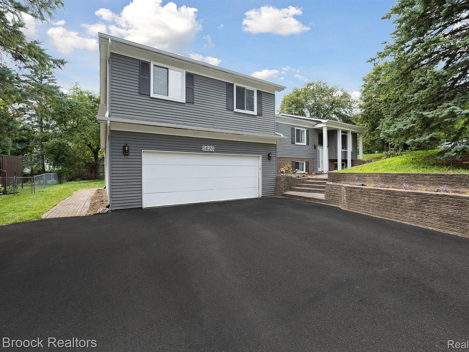 5620 Eastman Blvd West Bloomfield, MI 48323 - Thumbnail 3