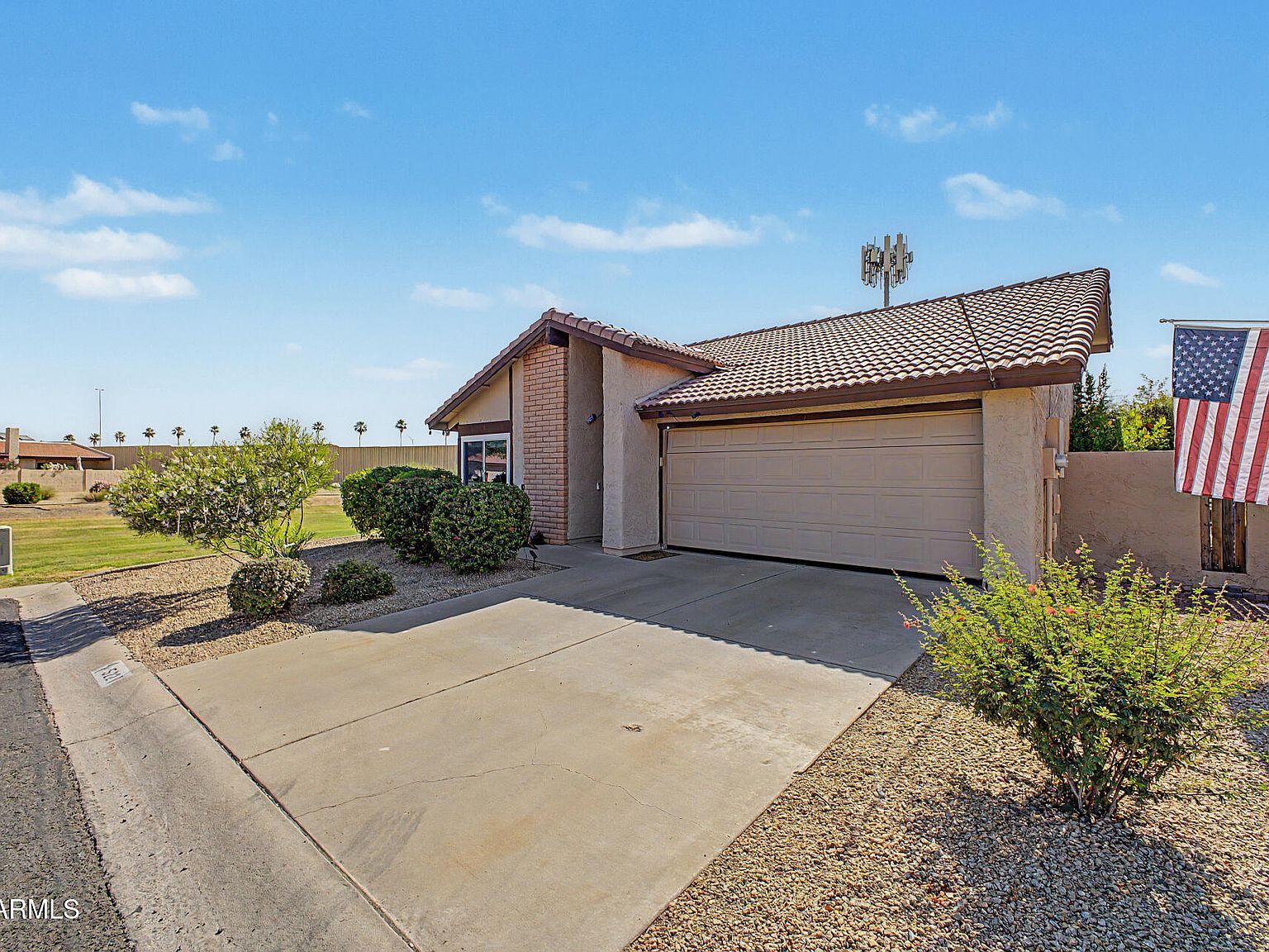 5221 E SAGUARO Circle Phoenix, AZ 85044 - Thumbnail 3