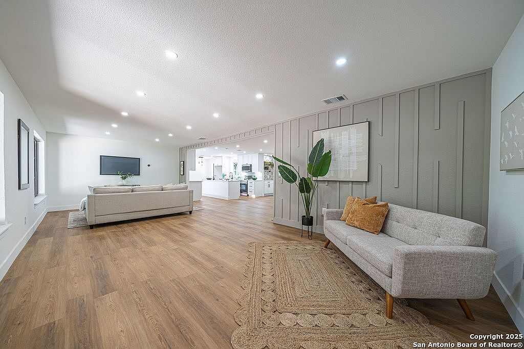 315 Royal Oaks Dr San Antonio, TX 78209 - Thumbnail 3