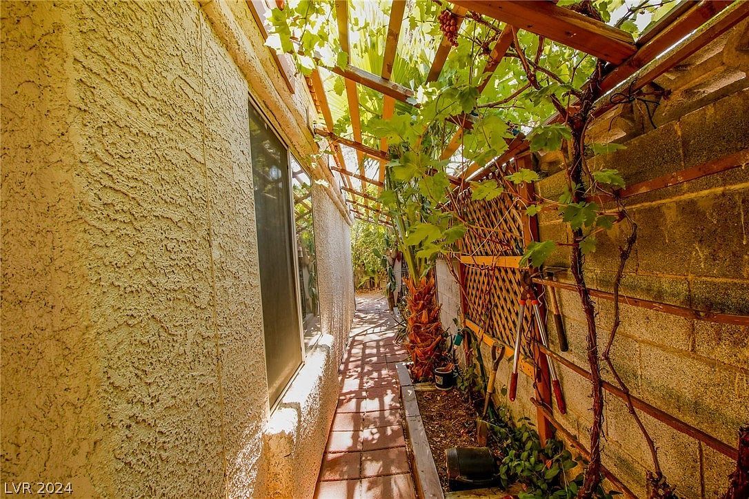 2837 Du Barry Manor Ln Las Vegas, NV 89108 - Thumbnail 3