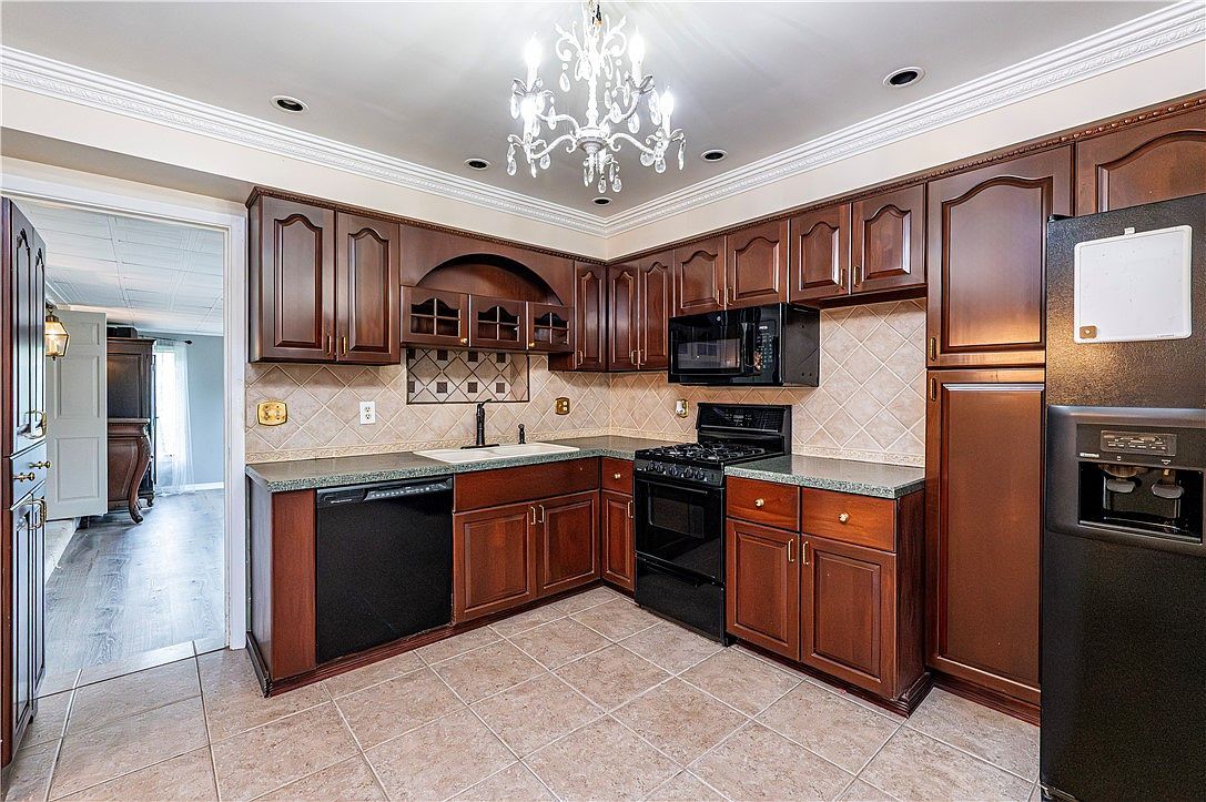 4045 Blue Willow St Irwin, PA 15642 - Thumbnail 3