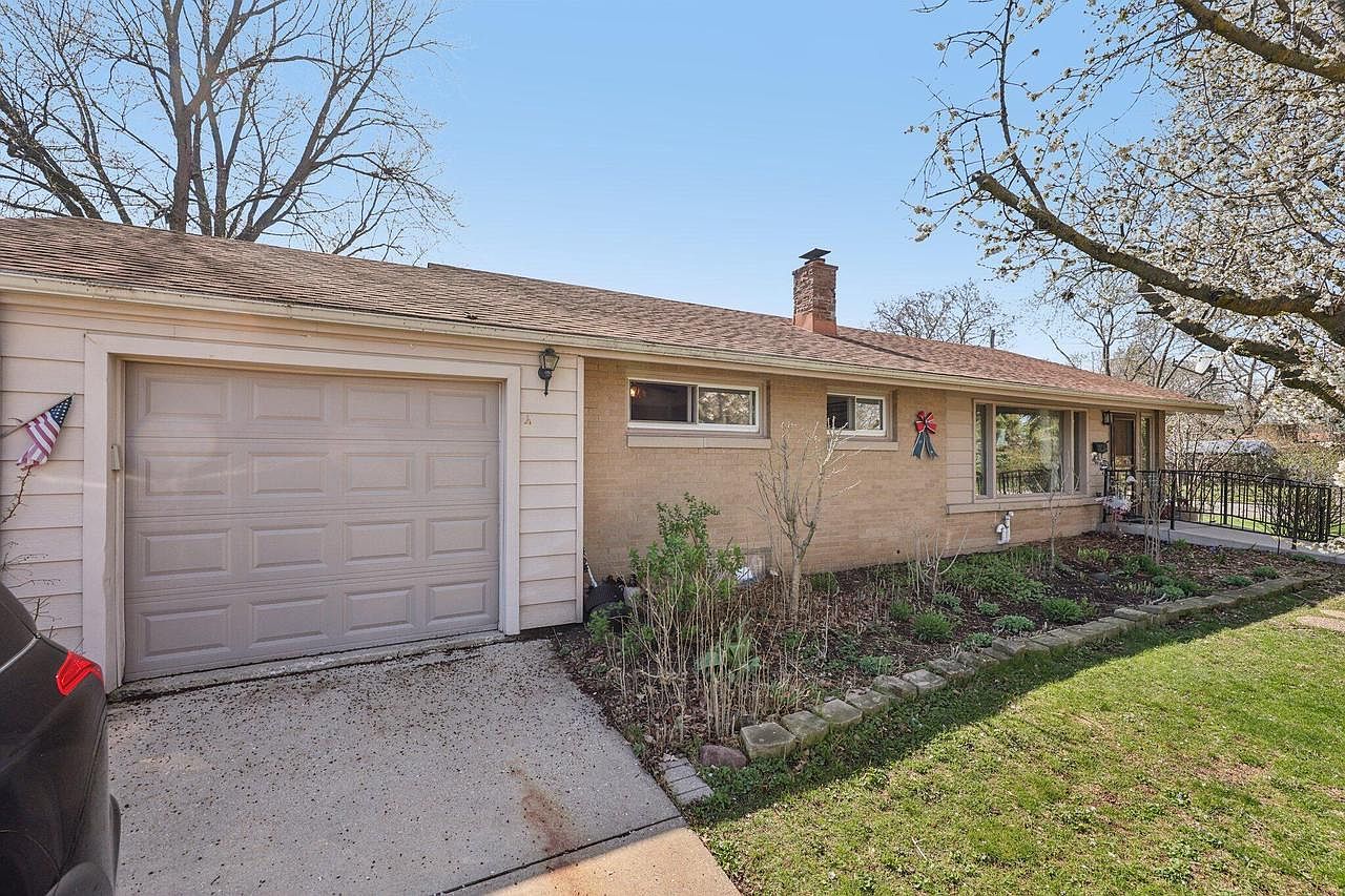 3559 S Sunset Dr Milwaukee, WI 53220 - Thumbnail 3