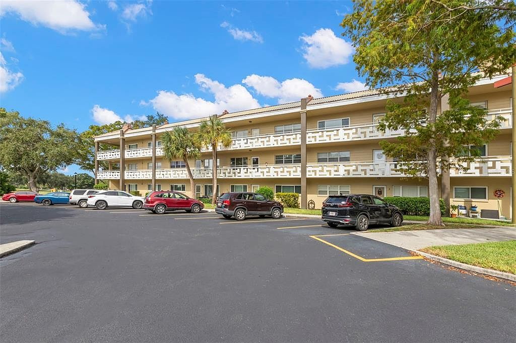 2416 World Parkway Blvd APT 26 Clearwater, FL 33763 - Thumbnail 3