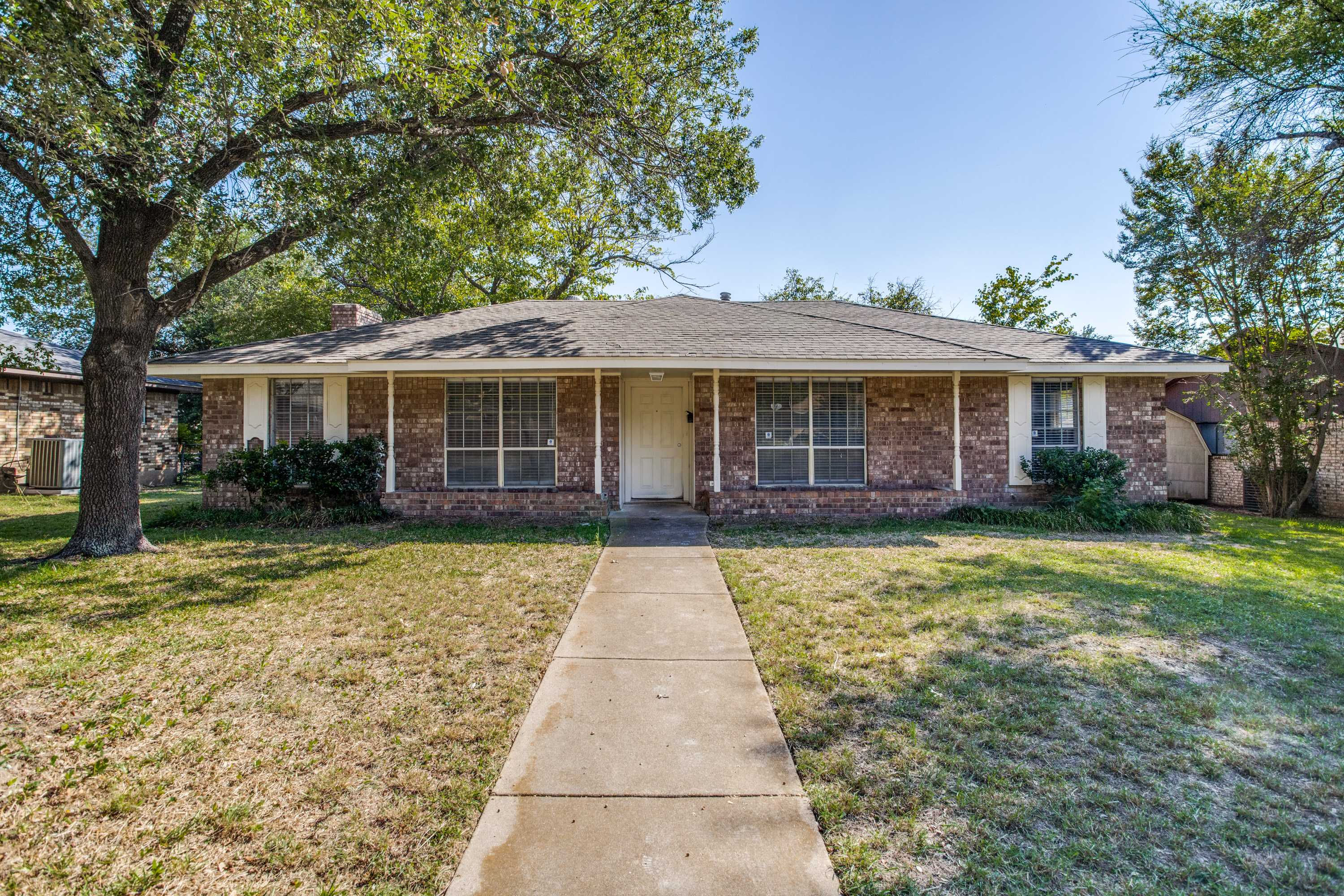 726 Oakbluff Drive, Lancaster, TX, USA, 75146 - Thumbnail 3