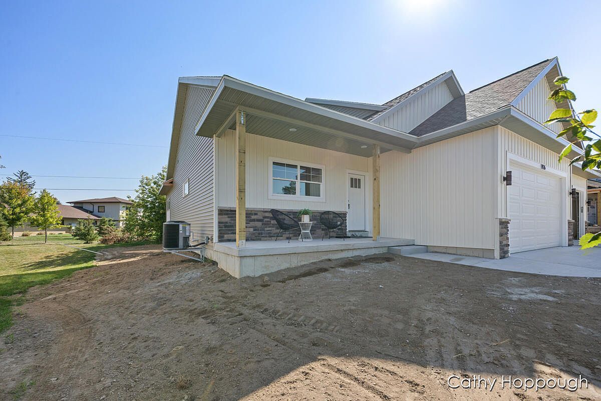 1976 Aspen Valley Ln Ionia, MI 48846 - Thumbnail 3