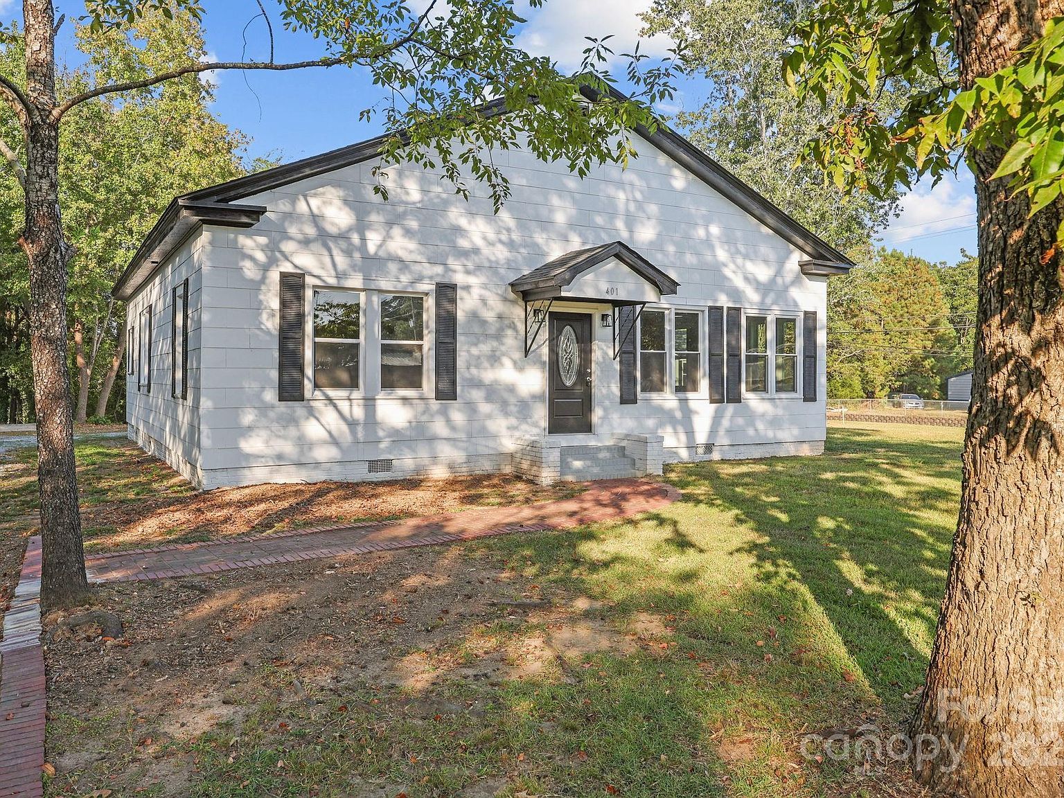 401 Julius Chambers Ave Mount Gilead, NC 27306 - Thumbnail 3