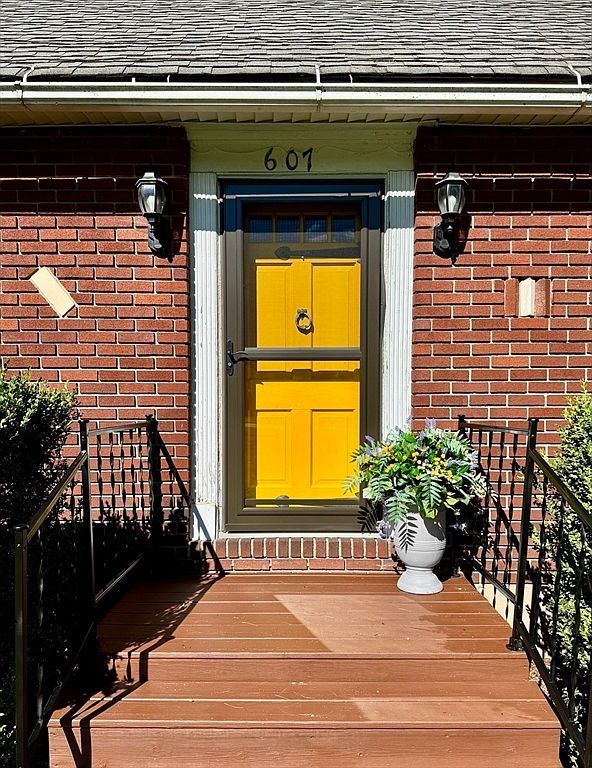 607 Crane Ave Pittsfield, MA 01201 - Thumbnail 3