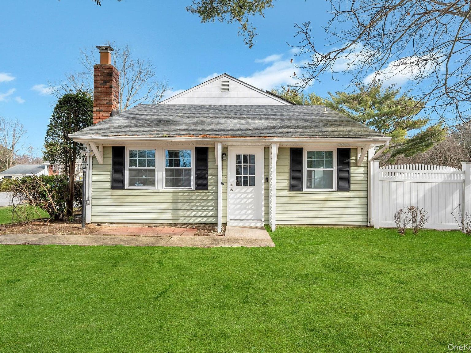 65 Federal Ln Coram, NY 11727 - Thumbnail 3