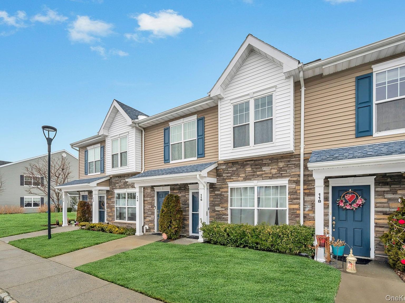 115 Weatherby Ln Central Islip, NY 11722 - Thumbnail 3