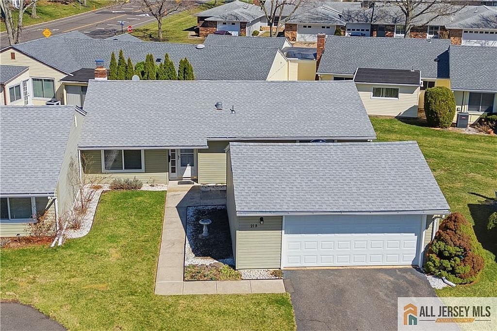 21 Celtis Plz Monroe Township, NJ 08831 - Thumbnail 3