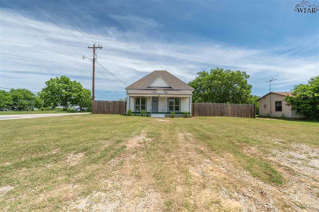 101 S Walnut St Petrolia, TX 76377 - Thumbnail 3