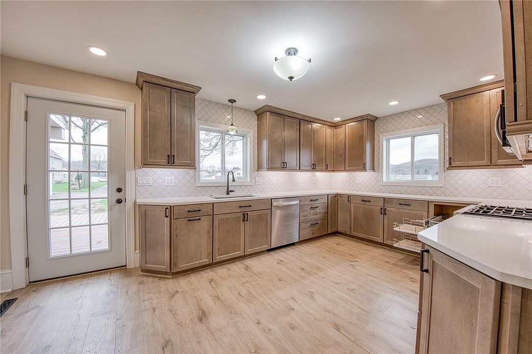 319 McKim St Zelienople, PA 16063 - Thumbnail 3