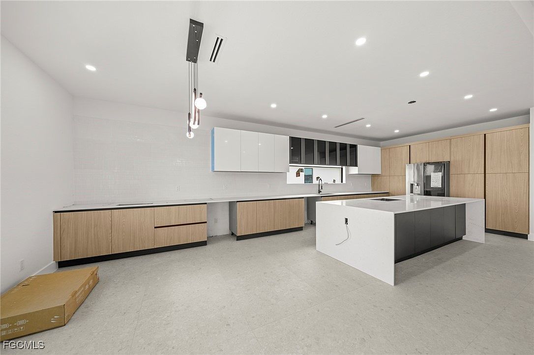 325 NE 15th Terrace Cpe Coral, FL 33909 - Thumbnail 3