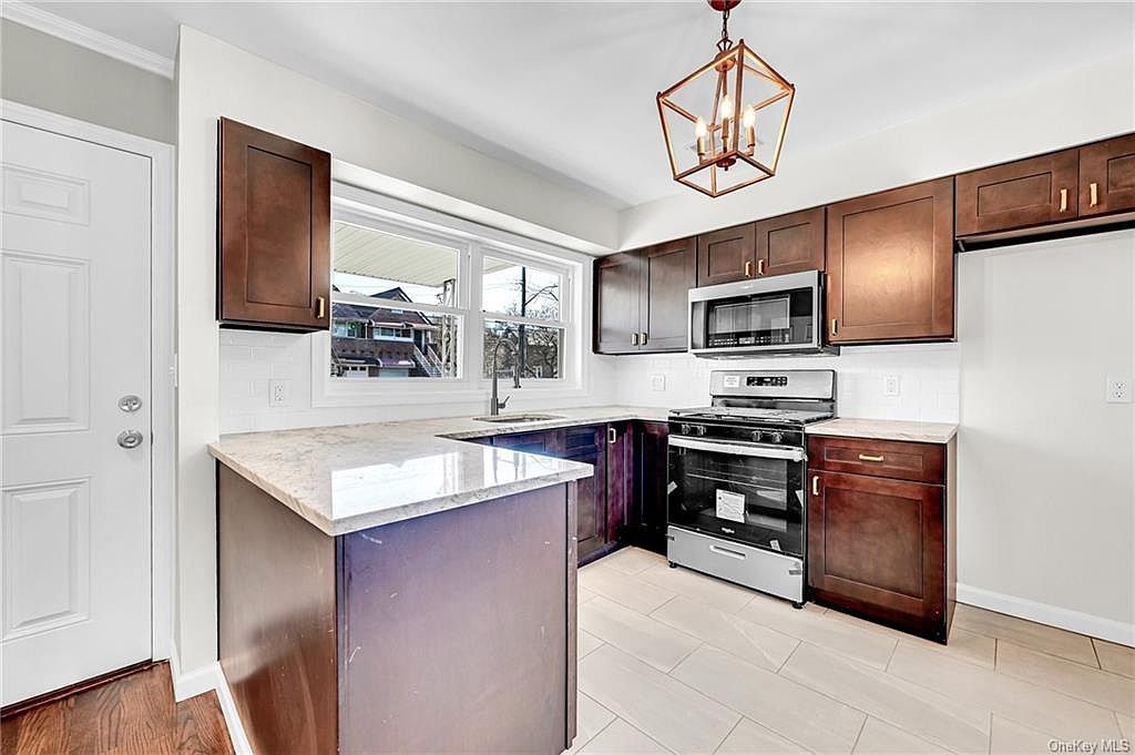 1017 Swinton Ave Bronx, NY 10465 - Thumbnail 3