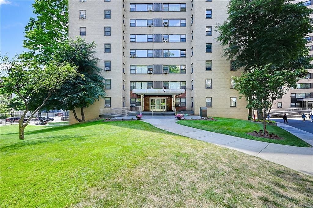 9 Fordham Hill Oval APT 3C Bronx, NY 10468 - Thumbnail 3