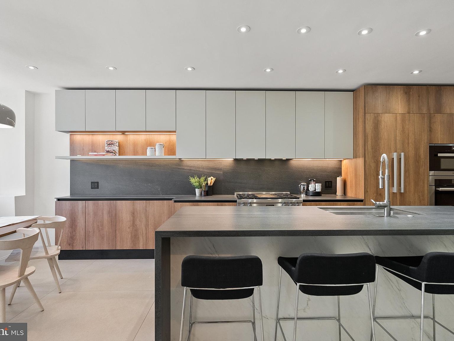 1914 35th St NW Washington, DC 20007 - Thumbnail 3