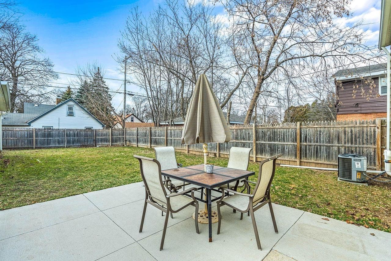 3711 S 89th St Milwaukee, WI 53228 - Thumbnail 3