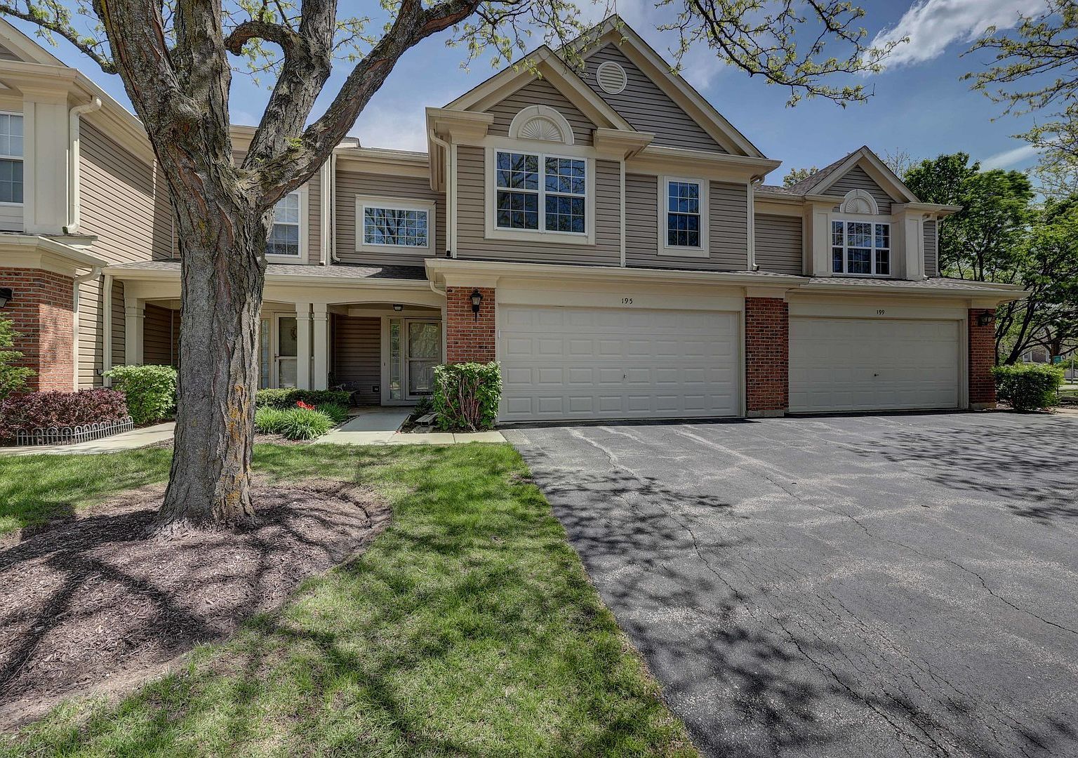 195 Island Ct #195 Schaumburg, IL 60193 - Thumbnail 3