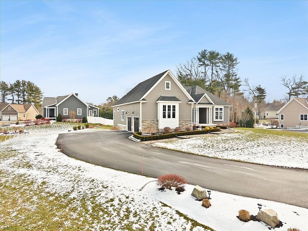 34 Palmer River Rd Swansea, MA 02777 - Thumbnail 3