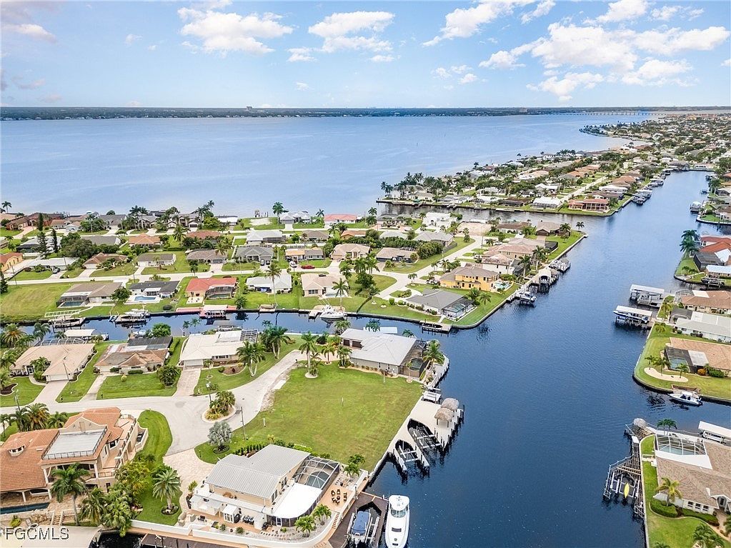 2208 SE 27th St Cape Coral, FL 33904 - Thumbnail 3