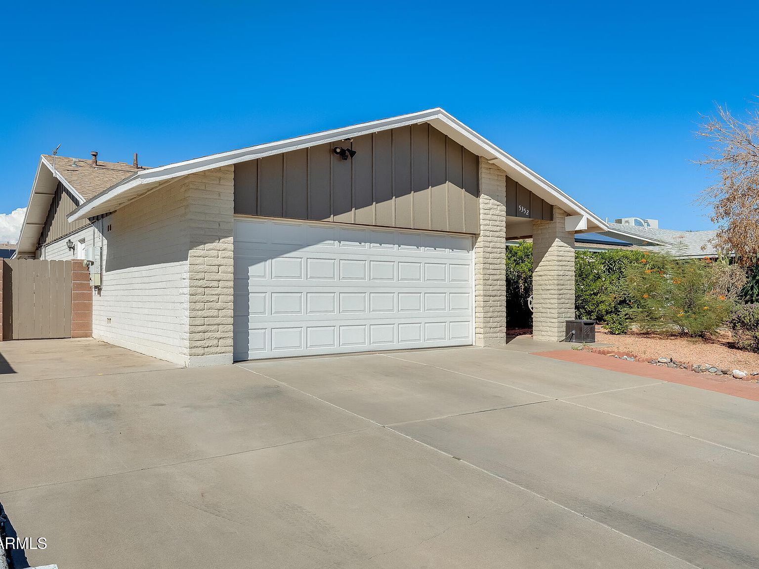 5352 W Port Au Prince Ln Glendale, AZ 85306 - Thumbnail 3