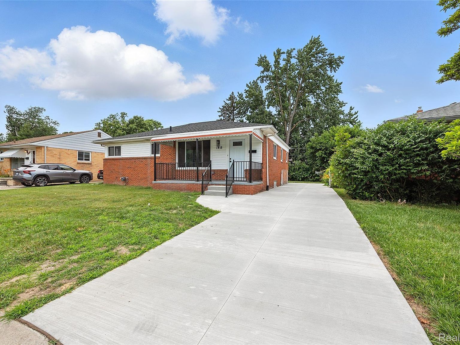 1418 W Thirteen Mile Rd Royal Oak, MI 48073 - Thumbnail 3