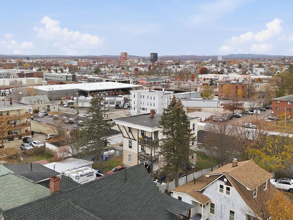 618 Prescott St Manchester, NH 03103 - Thumbnail 3