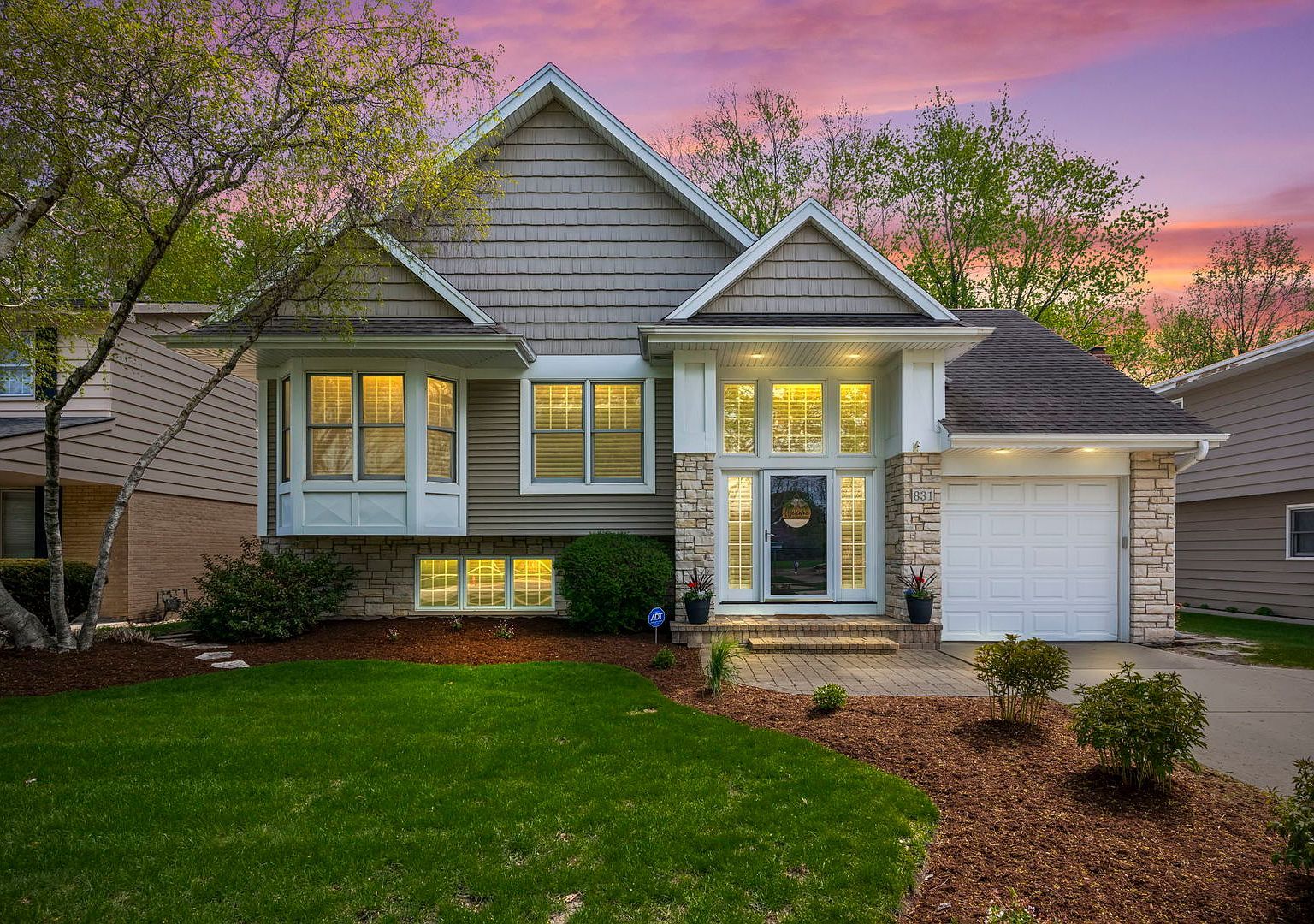 831 S Dryden Pl Arlington Heights, IL 60005 - Thumbnail 3