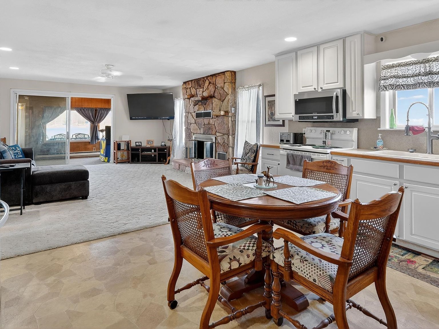 2695 Lakeshore Dr Gladwin, MI 48624 - Thumbnail 3