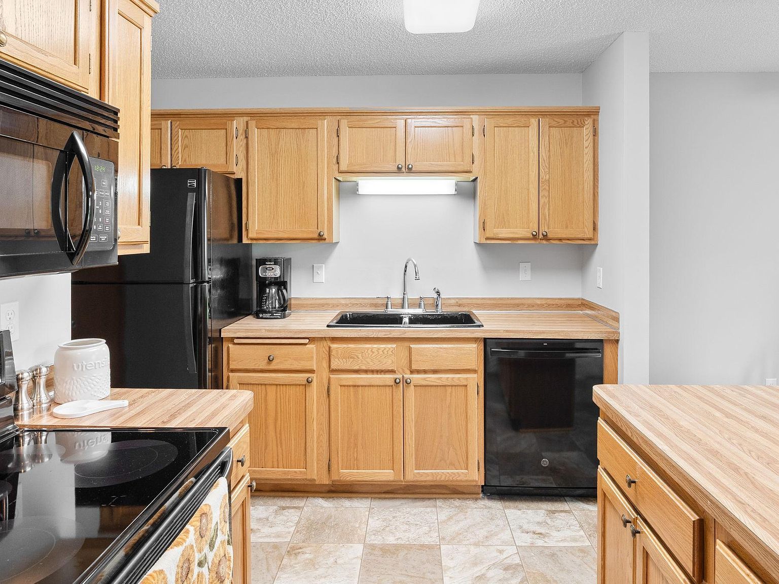 6242 Magda Dr UNIT B Osseo, MN 55369 - Thumbnail 3