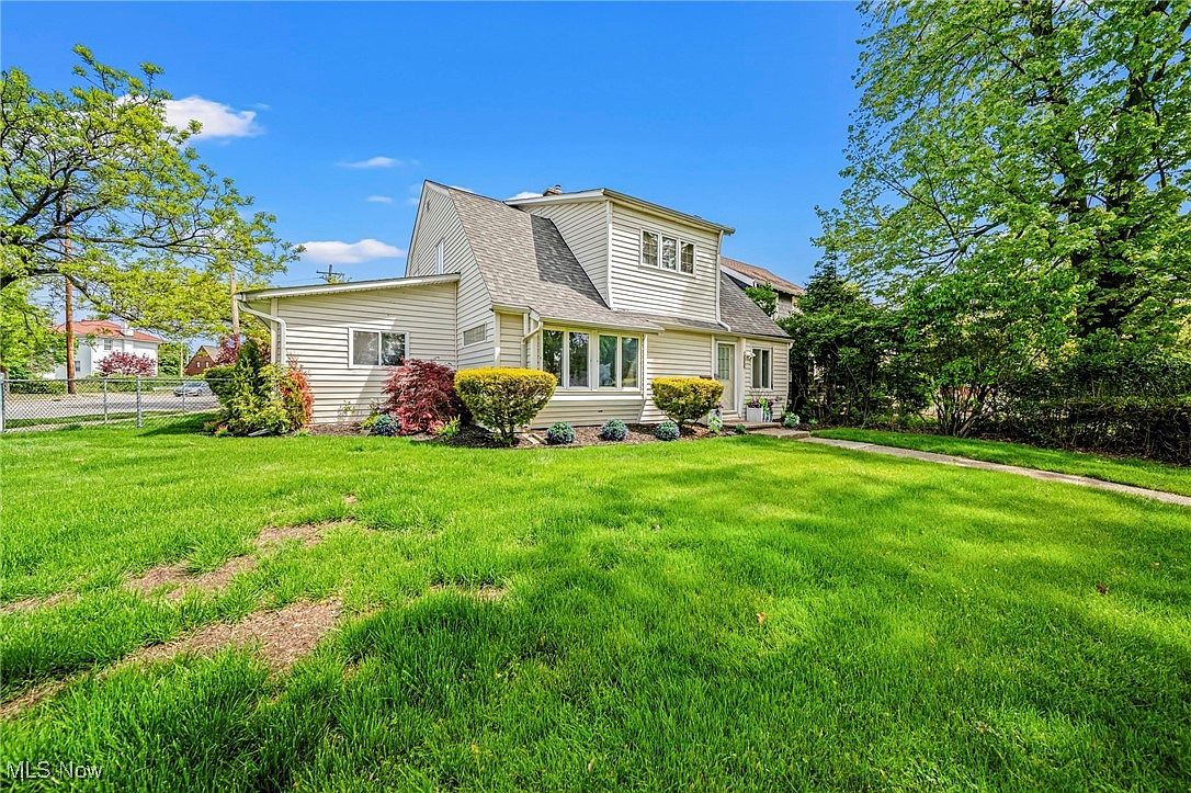 18015 Canterbury Rd Cleveland, OH 44119 - Thumbnail 3