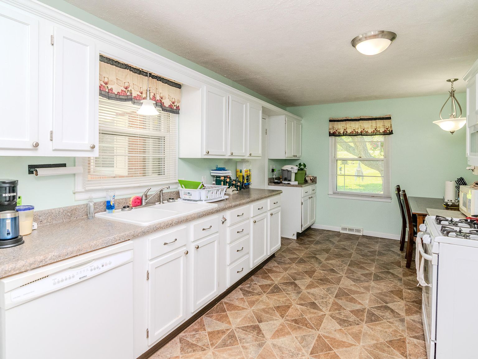 1541 E College Ave Stanton, KY 40380 - Thumbnail 3