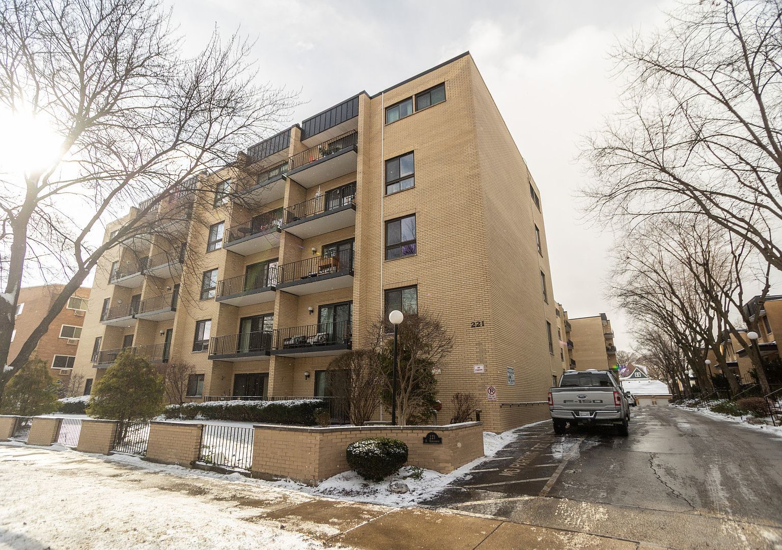221 N Kenilworth Ave APT 109 Oak Park, IL 60302 - Thumbnail 3