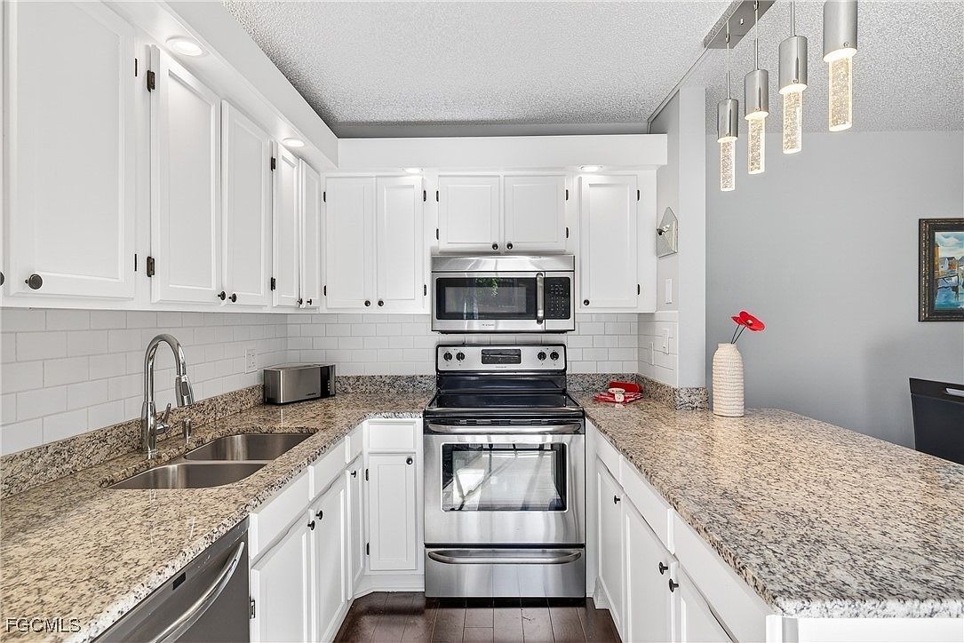 5210 Cedarbend Dr APT 4 Fort Myers, FL 33919 - Thumbnail 3