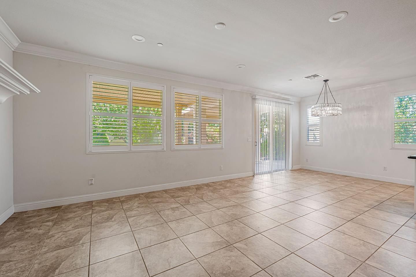 2491 Redbud Way Manteca, CA 95336 - Thumbnail 3