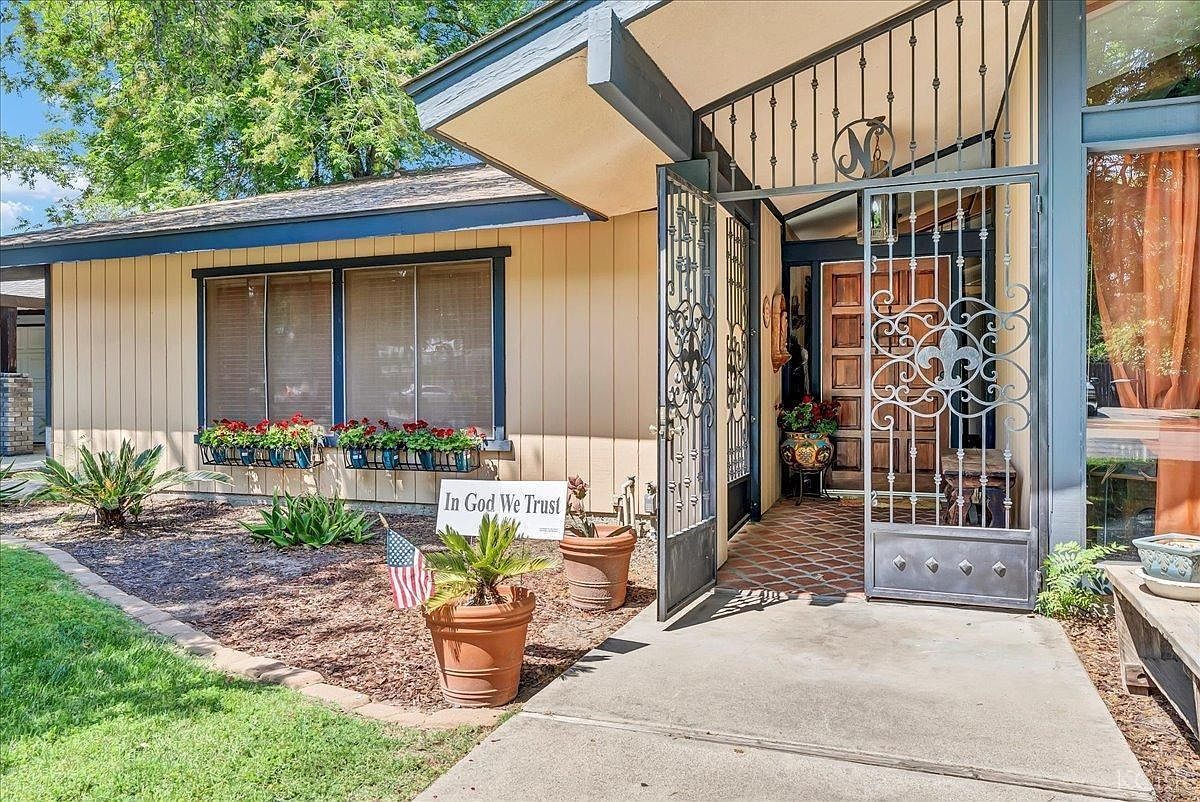 1967 Mulberry Dr Hanford, CA 93230 - Thumbnail 3